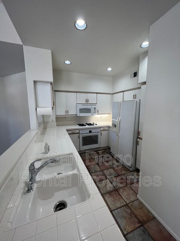 Building Photo - 11968 Tivoli Park Row