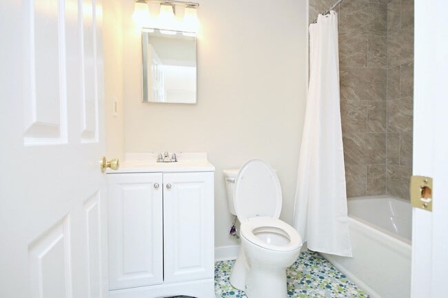 Building Photo - Updated Small Pet-Friendly Crozet Home