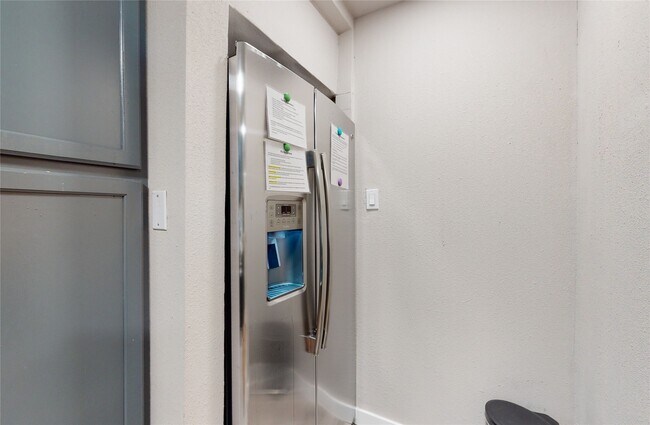 Building Photo - 4507 W Bayshore Dr