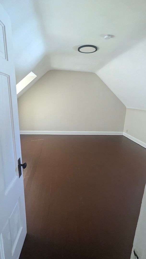 Building Photo - 2 bedroom Side by Side Duplex