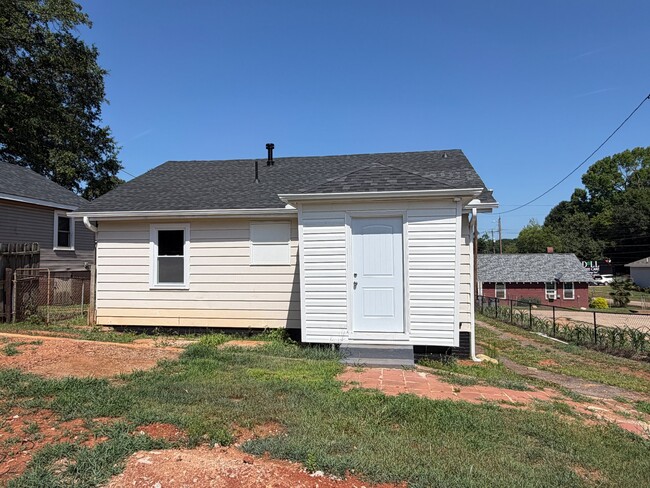 Building Photo - 203 Sunshine Ave