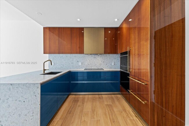 Building Photo - 2678 Tigertail Ave