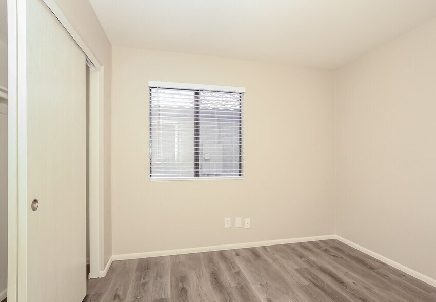 Building Photo - 2165 E Donald Dr