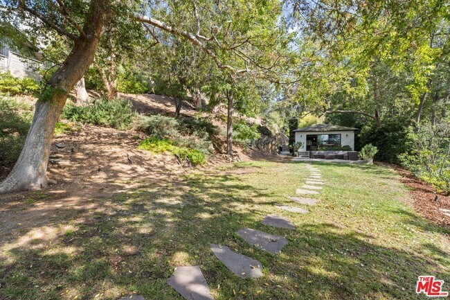 Building Photo - 5721 Valley Oak Dr