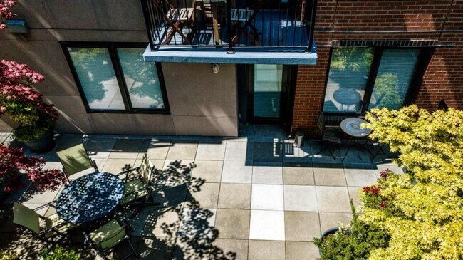 Building Photo - 2 bedroom in Seattle WA 98121