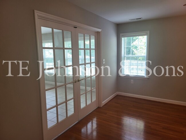 Building Photo - Charming 3BR Home with Bonus Room, Screened Deck & Two-Car Garage