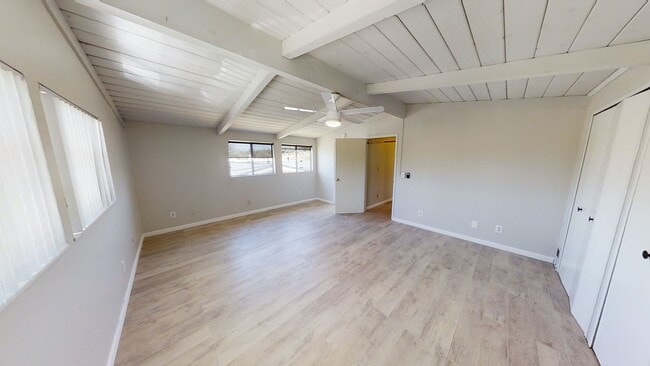 Building Photo - POOL house! BIG rooms! 8 Bedrooms (Lease o...