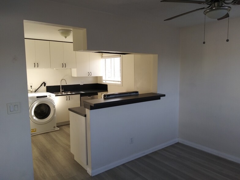 Dining to KItchen - 1608 260th St