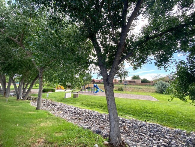 Building Photo - Spacious Home in Vista Primera