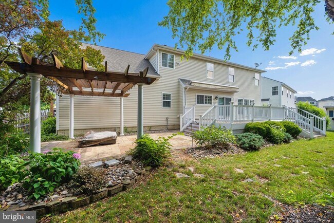 Building Photo - 110 Bedrock Dr