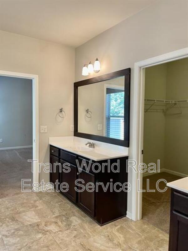 Building Photo - 5689 Wheeler Ridge Rd