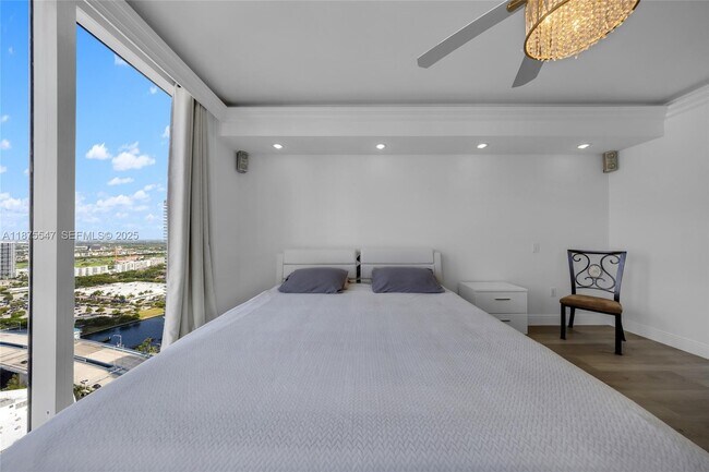 Building Photo - 1800 S Ocean Dr