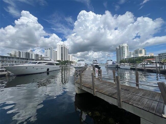 Building Photo - 7910 Harbor Island Dr