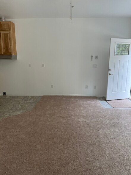 Building Photo - 18429 Crestwood Way