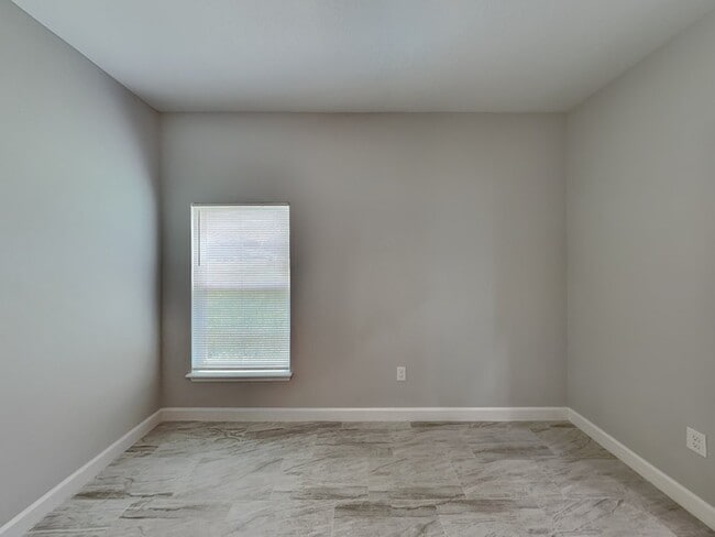 Building Photo - 1004 Dampierre Ct
