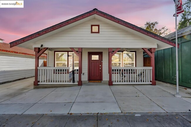 Building Photo - 507 Maple St