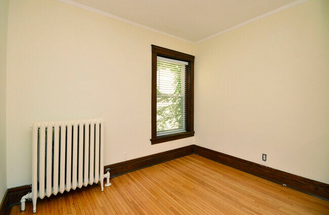 Building Photo - 1505 Maple Ave