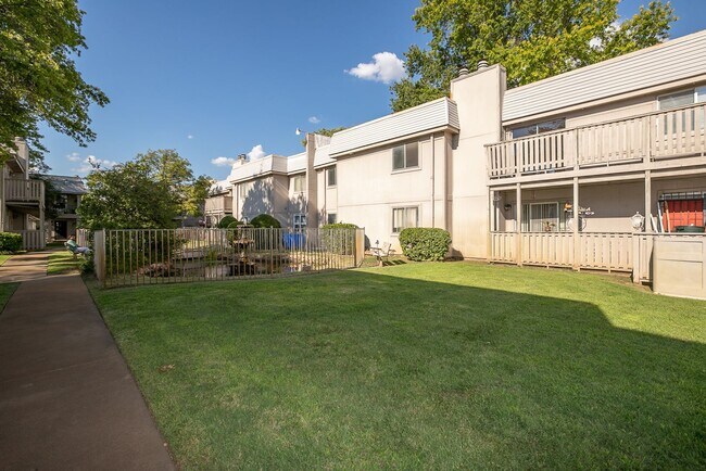 Building Photo - Spacious 3 Bed 2 Bath Condo in Tulsa!