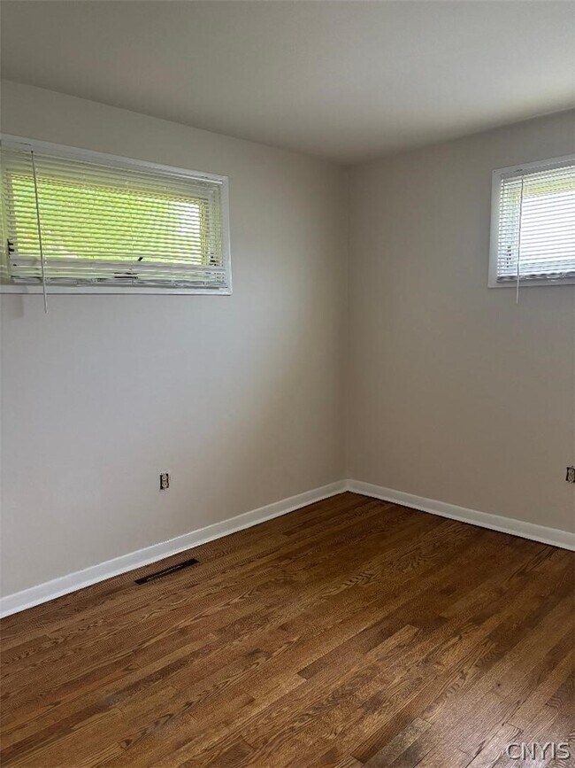 Building Photo - 110 Brentwood Dr