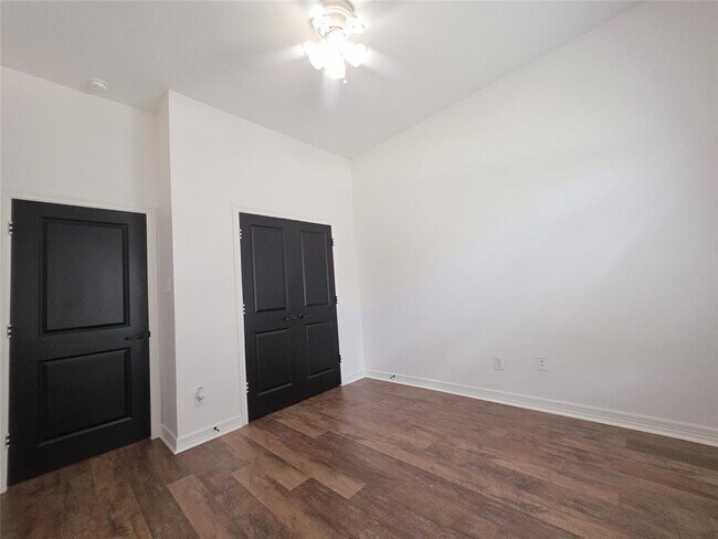 Building Photo - 126 S Millport Cir
