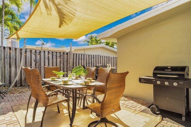 Building Photo - 3221 Seaward Dr