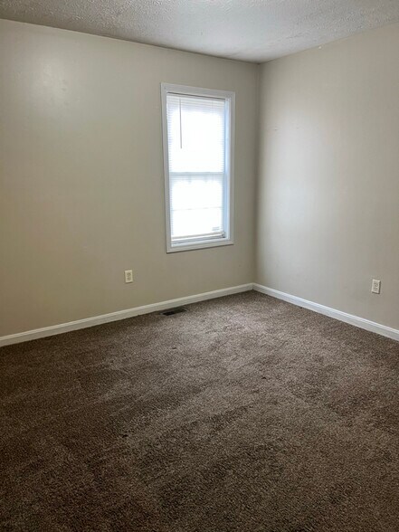 Building Photo - 107 S 6th St