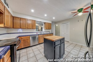 Building Photo - 13739 Wood Point