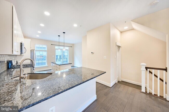 Building Photo - 256 Bluemont Branch Terrace SE