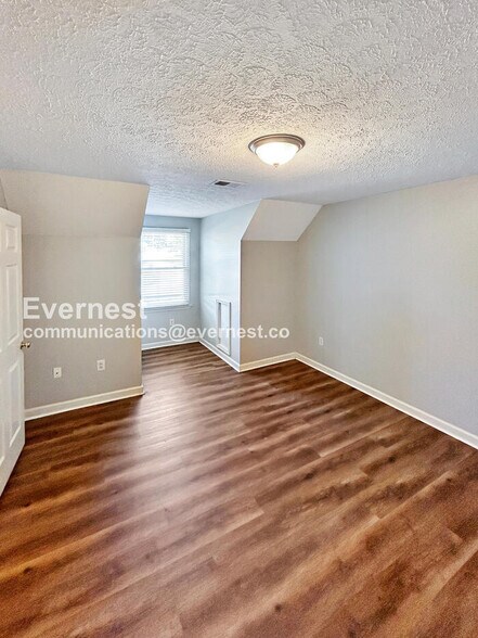 Building Photo - 110 Beechbrook Ct
