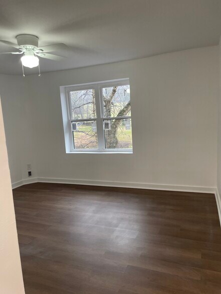 Livingroom - 416 Old Beason Well Rd