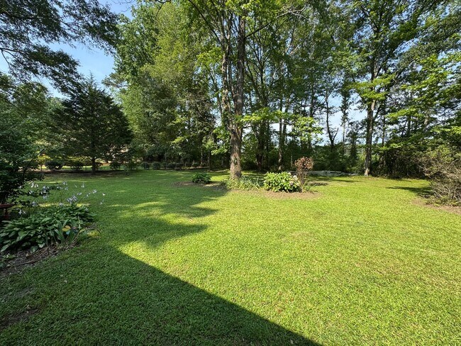 Building Photo - Furnished 3-Bedroom, 2-Bath Home in Peacef...