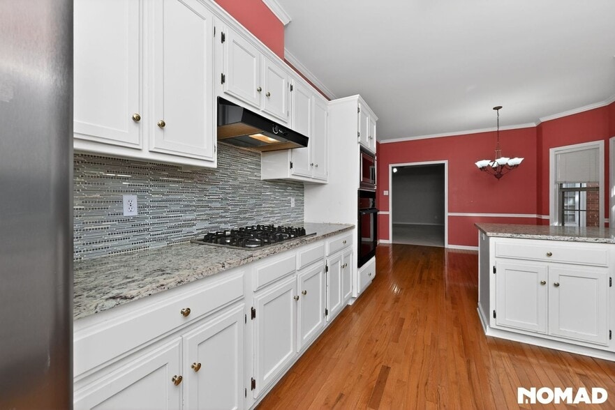 Building Photo - 1219 Loyola Dr