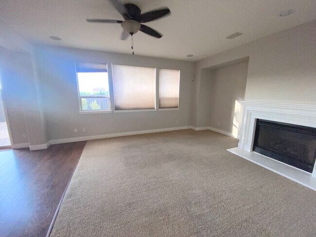 Building Photo - Top of the Hill - Gorgeous 5 Bedroom 3 Bat...
