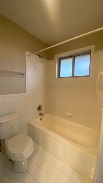 Building Photo - 22 Villa Ct SE