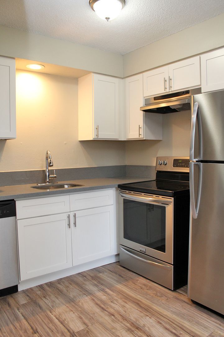 Building Photo - 4609-4609 NE Killingsworth St