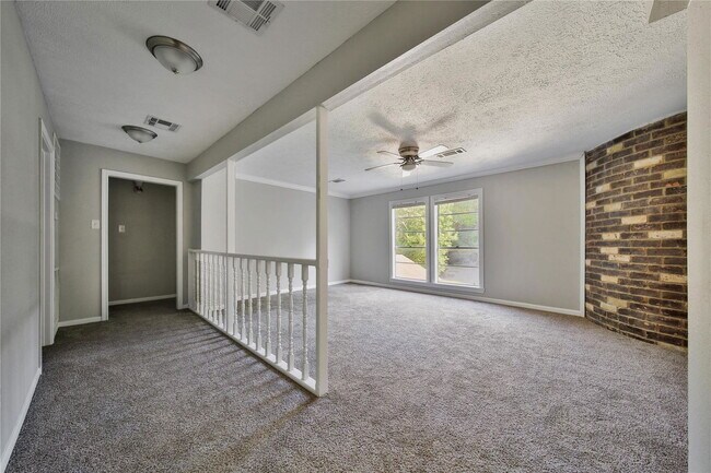 Building Photo - 10071 Woodhollow Dr