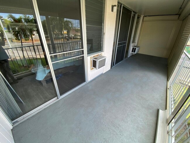 Building Photo - 909 Ala Lilikoi St