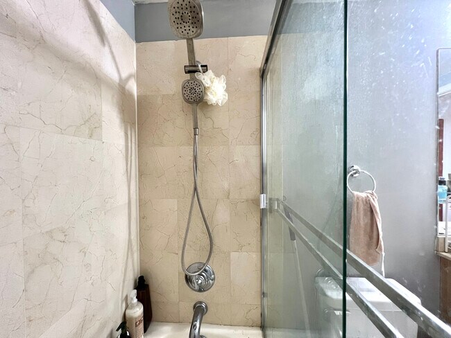 Building Photo - 210 S Desplaines St