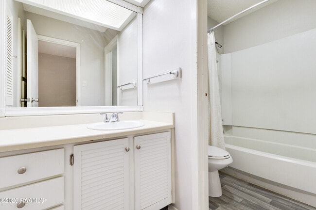 Building Photo - 200 Lodge Dr