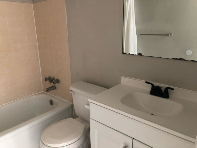 Building Photo - 2 Bed 2 Bath Home | Corner Lot with Single Car Garage | Pet Friendly | Washer Dryer Hook Ups | Se...