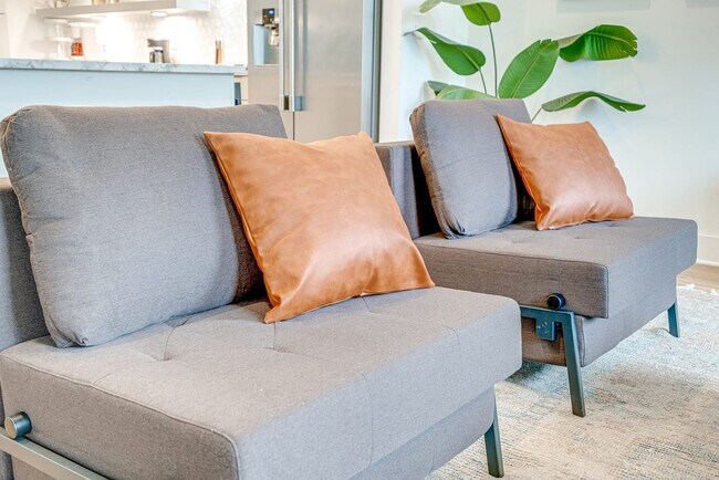 Building Photo - 2807 Delaware Ave