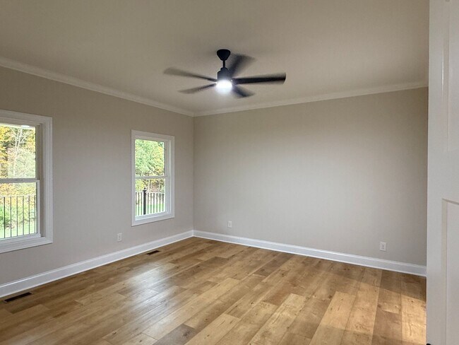 Building Photo - Short term Rental Home!