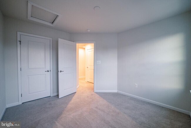 Building Photo - 9816 Cedarmass Cir