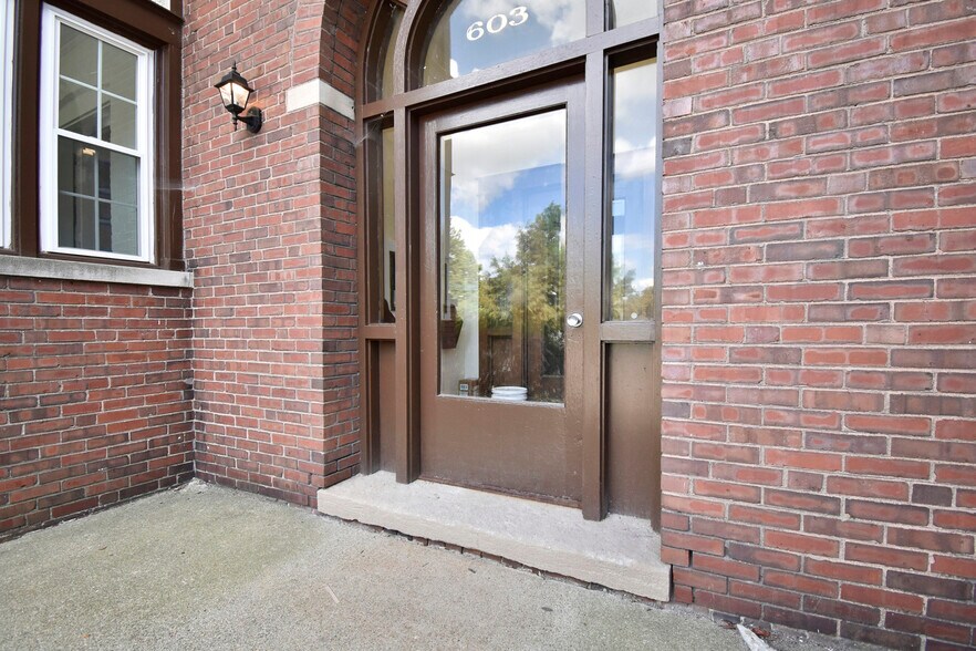 Building Photo - 603 W Green St