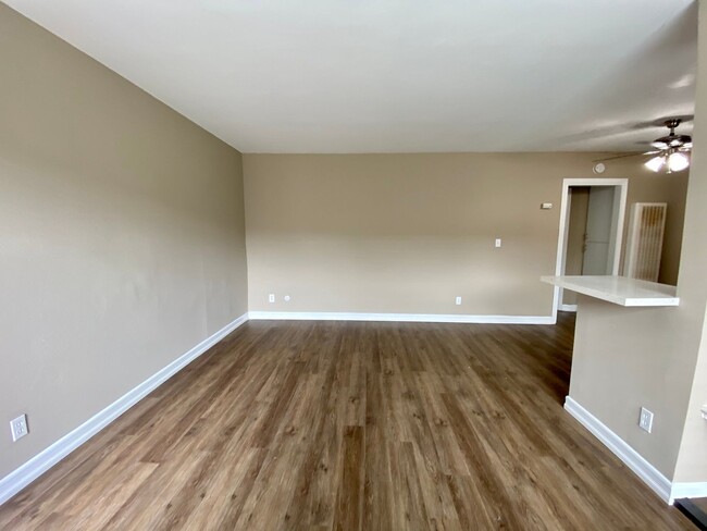 Interior Photo - SF Casa Royale