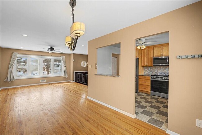 Building Photo - 5 Knollwood Dr