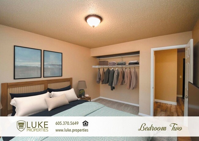 Building Photo - 405 S Sycamore Ave