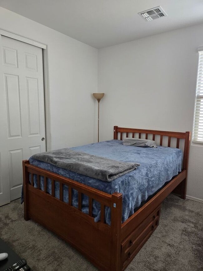 Building Photo - Beautiful 3 Bedroom, 2 Bath Home with Upgr...