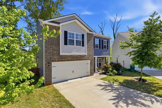 Building Photo - Refined Living in Hardin Valley | Modern Luxury Home with Loft & Outdoor Retreat