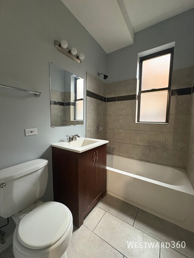 Building Photo - 705 E 62nd St